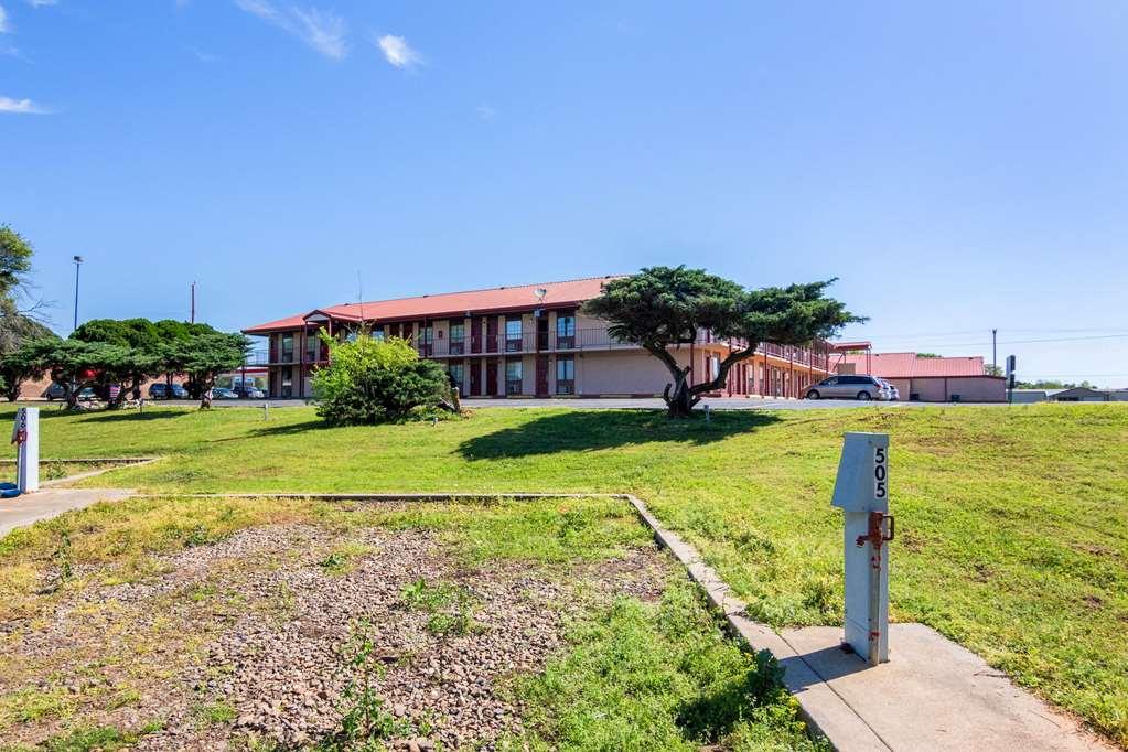 Rodeway Inn Broken Bow-Hochatown Servicios foto